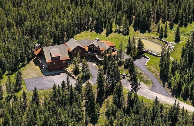 Luxury Big Sky Retreat: Spacious 7,500 sq ft Haven for Your Montana Adventure