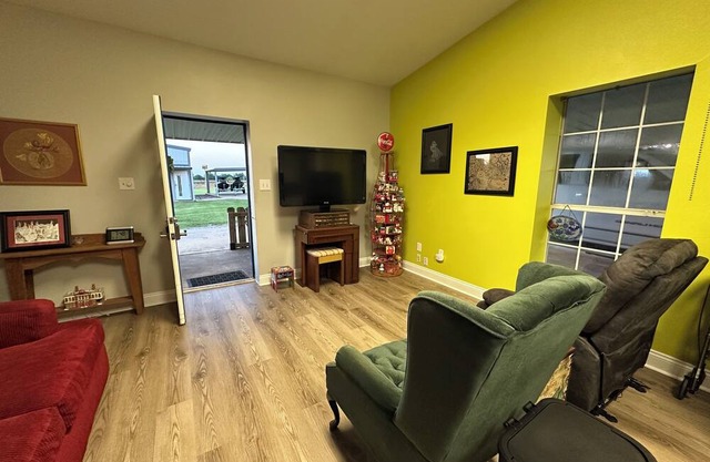Safe, secure and secluded 2-bedroom apartment outside city limits of Alexandria.