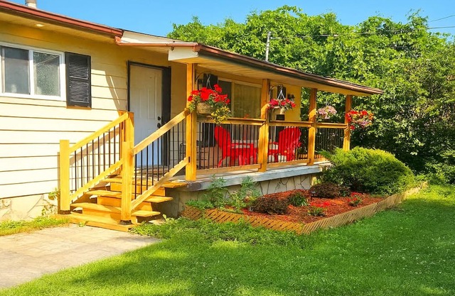 Cozy Fountain Cottage