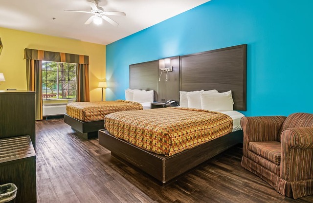 2 Queen Beds Non-Smoking Pet-Friendly – Spacious Stay at Wildwood Inn