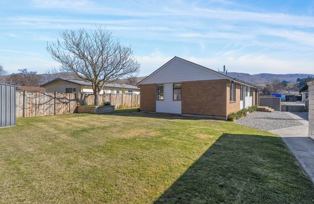 Antimony Retreat - Cromwell Holiday Home