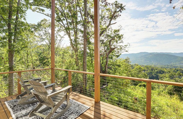 12 Mi to Asheville: Mtn-View Gem in Weaverville