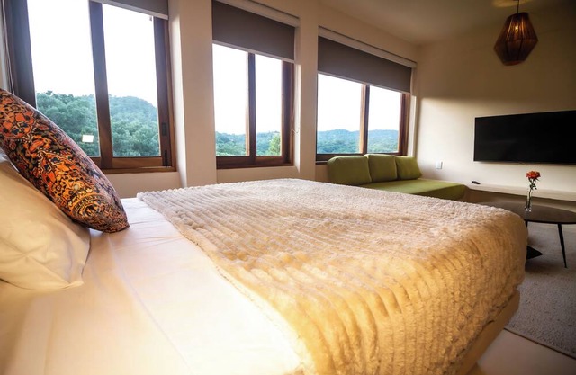 2 bedroom loft with private garden