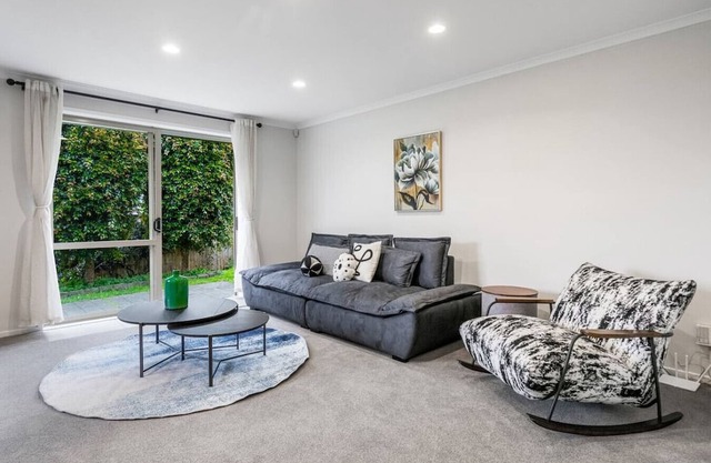 5 Sunvista Ave, Oteha, Auckland 0632