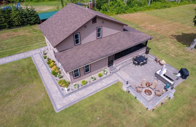 Spacious 5-bedroom house in charming Broadalbin directly on the lake