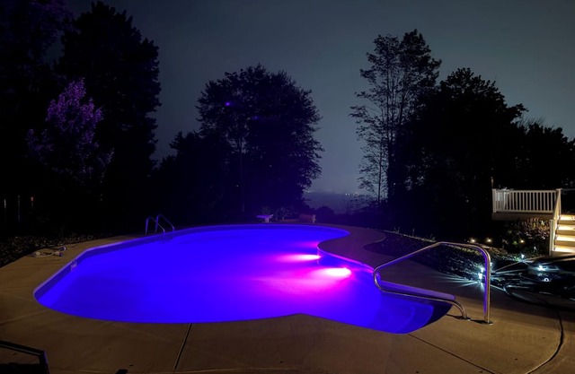 Modern Mountain Retreat With Pool