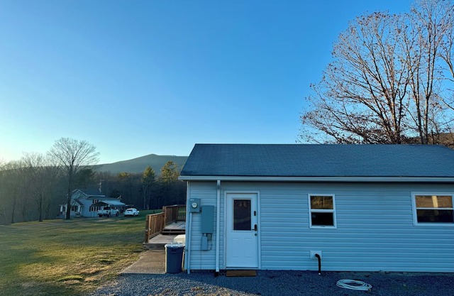 Charming 1-bedroom cottage in Covington with AC