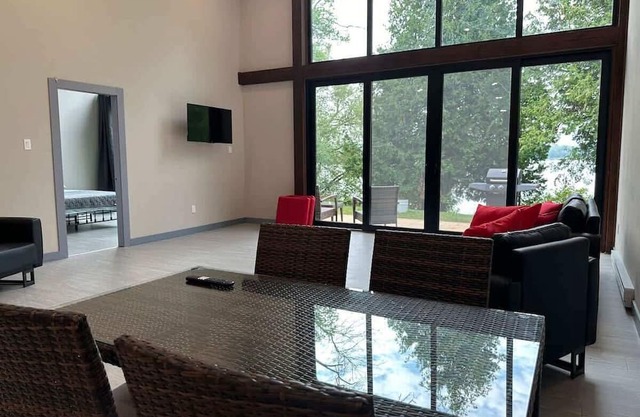 3-bedroom Lakefront Villa #7