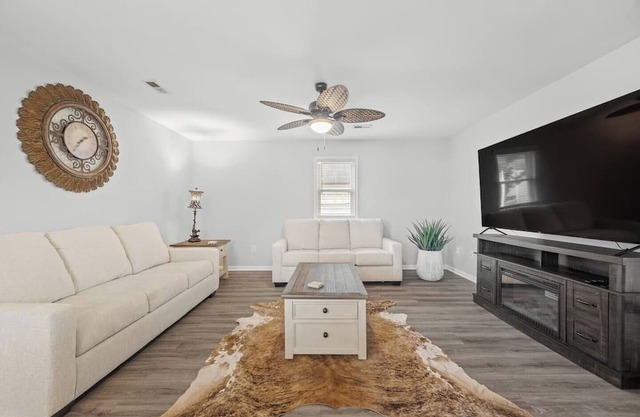 Cozy Newport News Getaway