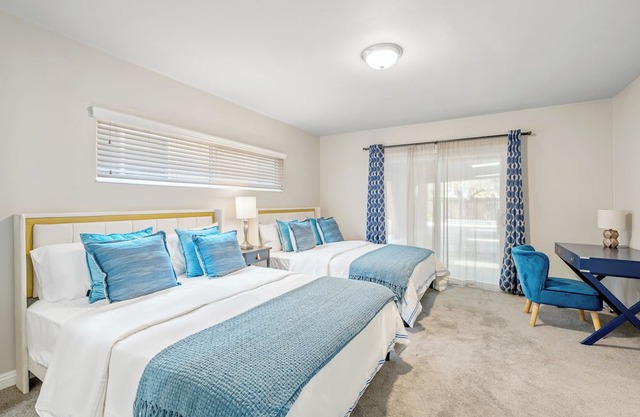 Excellent location/near Disney/Universal Studios/8BR/4.5BA/quiet/beautiful