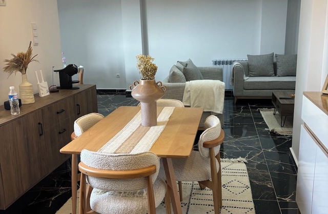 Bright Sea View 3-bedroom apartment in Raïs Hamidou
