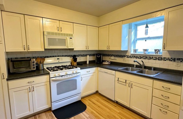 Cozy Retreat in the Heart of Madison
