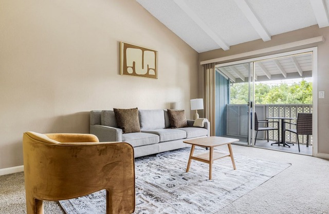 Blueground | West Valley, pool, nr Memorial Park