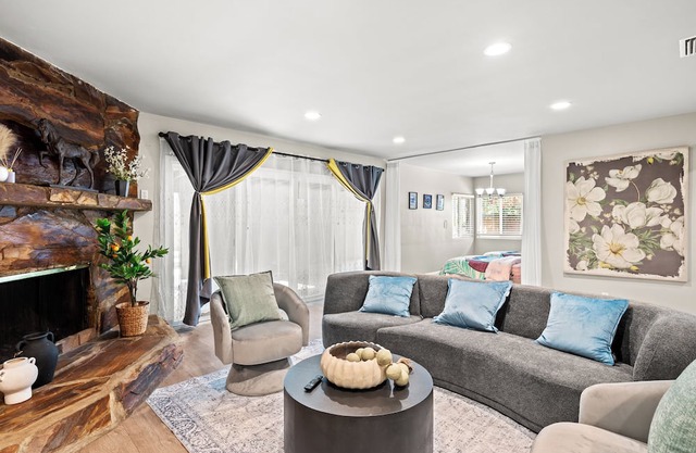 Excellent location/near Disney/Universal Studios/5BR/2.5BA/7BEDS/quiet/beautiful