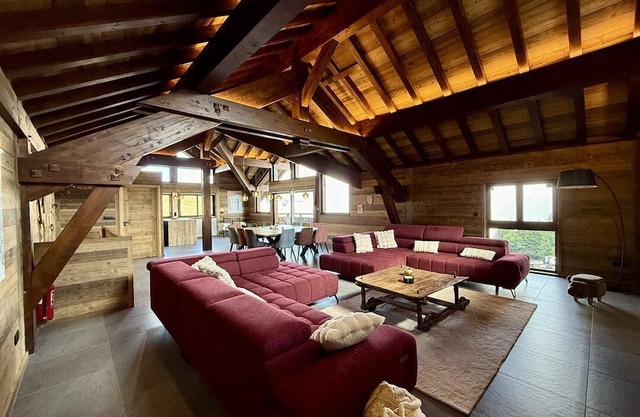 Chalet on the slopes with jacuzzi - up to 12 guests