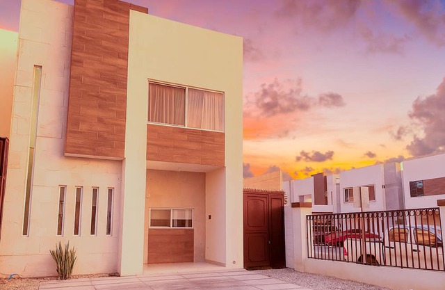 Sunset House in private property w/Alberca; 5 min Airport and Consulate