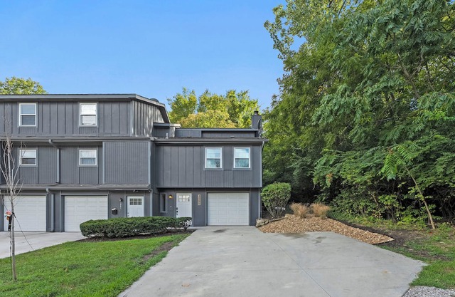 3bdr/2ba, King Beds, Game Room, Laundry, Central Location