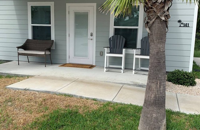 Charming 1-bedroom cottage in fabulous Rockport with a beautiful pool.