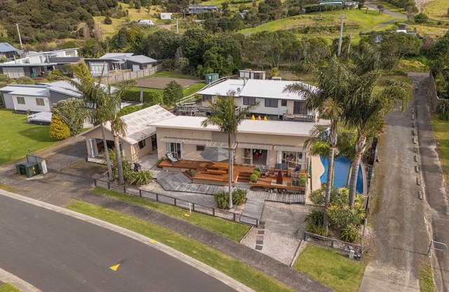 Family Tides Retreat - Whangapoua Holiday Home