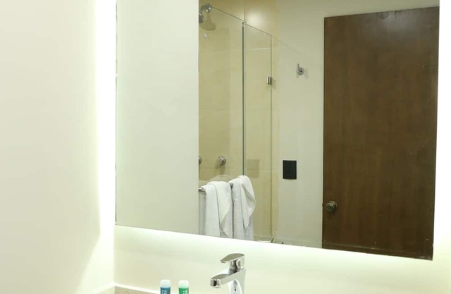 Comfortable room with king size bed in the heart of downtown Tlaxcala.