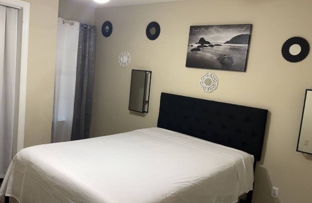 Lovely clean 2-bedroom apartment with AC near downtown Bainbridge