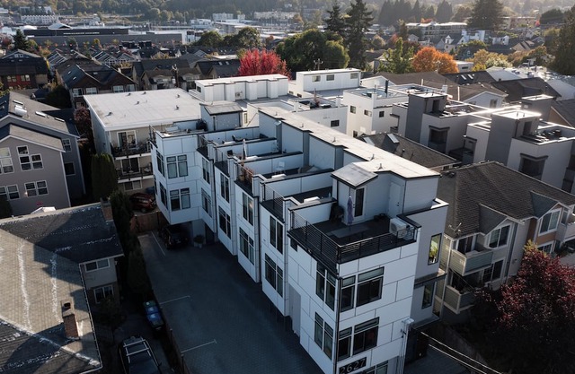 Chic Seattle Ballard Townhouse with Rooftop Retreat Walkable to shops and dining
