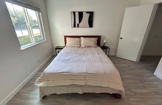 Sleek 1-bedroom condo in northern Rancho Cucamonga. Newly remodeled