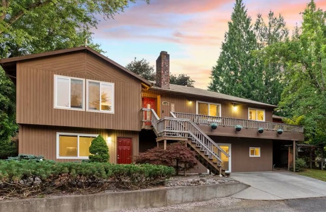 4-bedroom house in serene Hillsboro with fitness room, AC