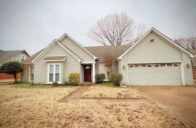 3BR Home Cordova Hot Tub, Lake Access and Backyard