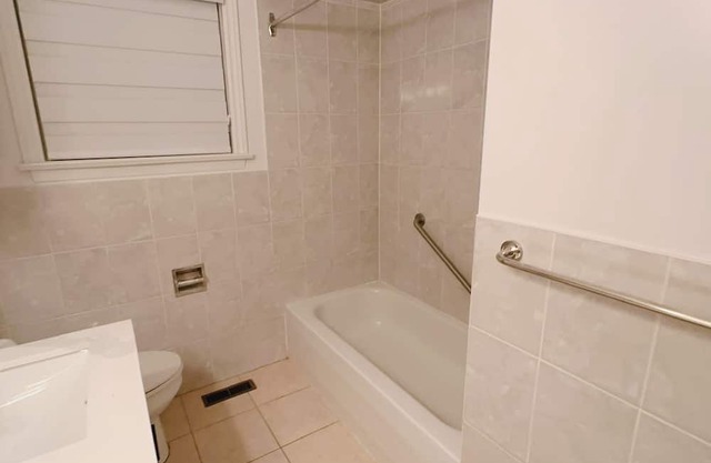 Entire 05 Bedroom House near YYZ