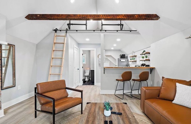 Unique BOHO Ohio City Loft Apt