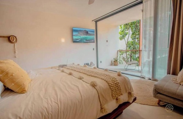 Central located high-end studio w/pool + Fire pit