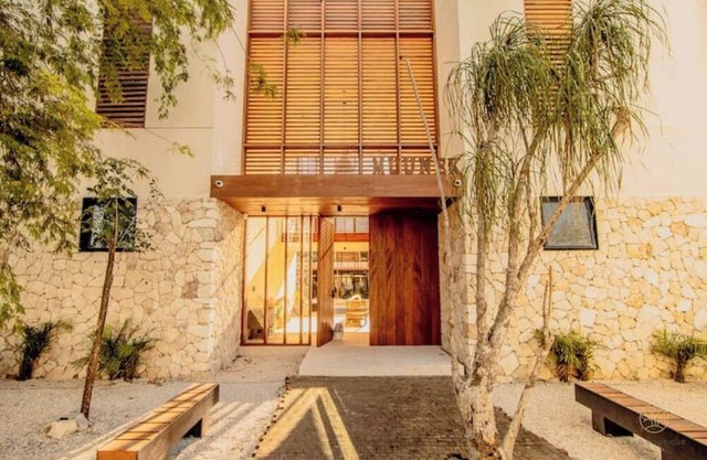 Wellness retreat · Private pool · 10min beach