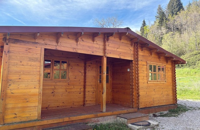 3-bedroom wooden chalet, on 1500m2 of enclosed grounds not overlooked