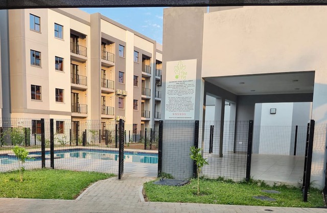 Zenith Retreat - Modern, Secure 2BR w/Pool