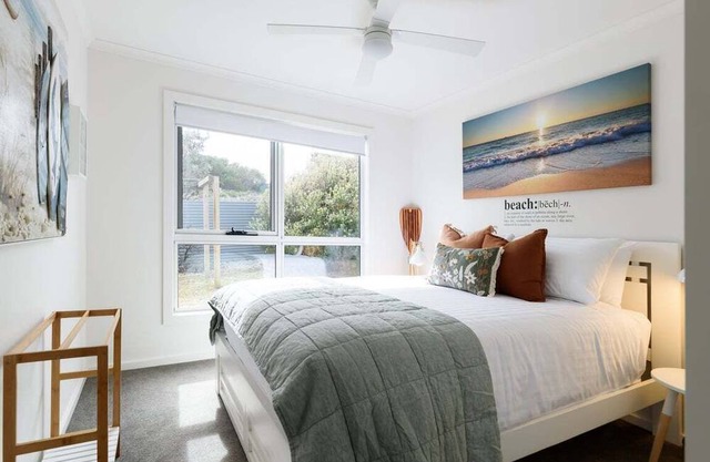 Low Head Coastal Haven: Your Seaside Escape