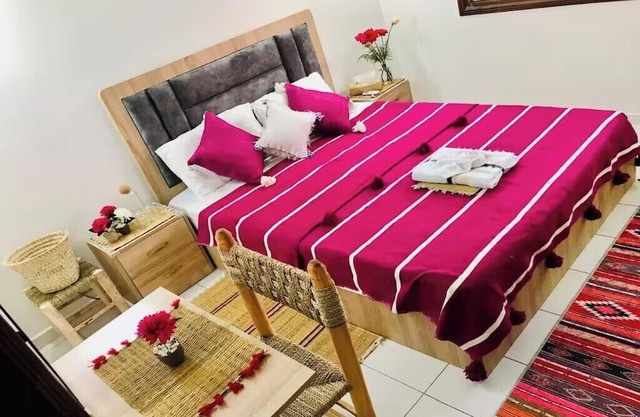 Peaceful Villa Retreat Near the Sea and City Center