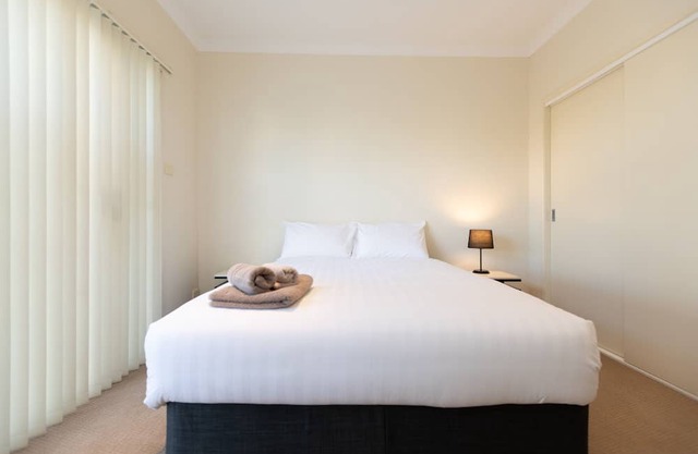 Muswellbrook Villa 32 - Spacious, Comfy, Full Amenities - Shared Garden and Pool