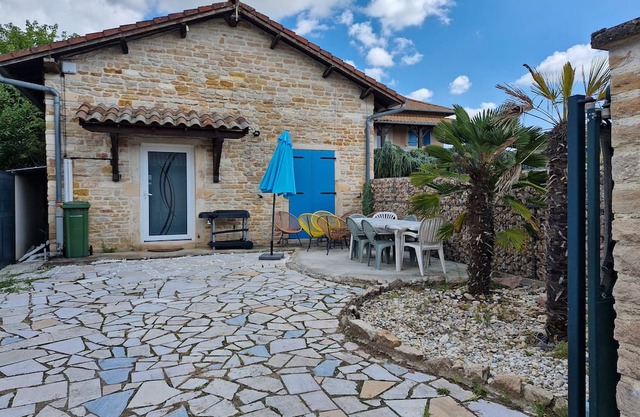 Apartment 'Une Escale Au Calme' with Private Terrace, Private Garden and Wi-Fi
