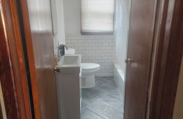 Charming 2-bedroom house in Frankfort with AC