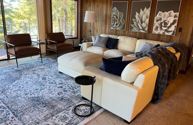 Floras Lakefront Pet Friendly Near Bandon Dunes