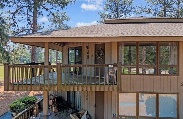 2 Bed 2 Bath Condo on 36 holes of Golf, 7miles from Pinehurst CC.