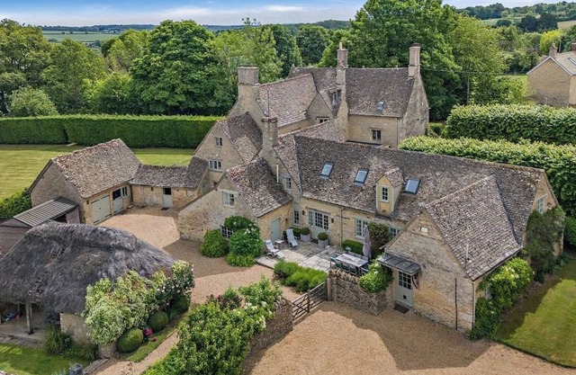 Finstock Manor, a Grade II listed retreat in the Heart of The Cotswolds.