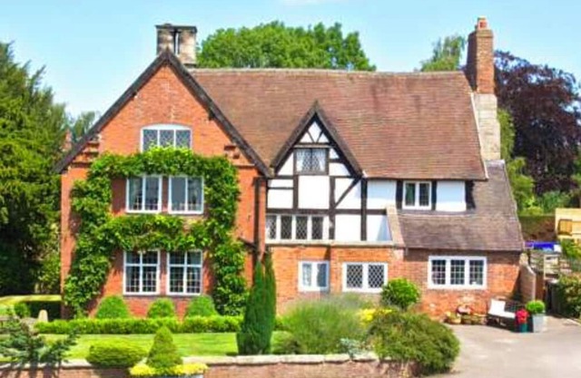 Grade 2* listed 6 Bedroom Manor House, Derbyshire Dales.