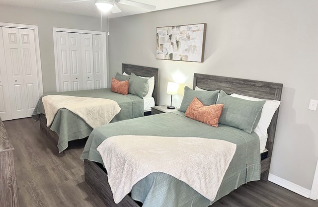 5 beds, 2 car garage, Backyard & Great Location