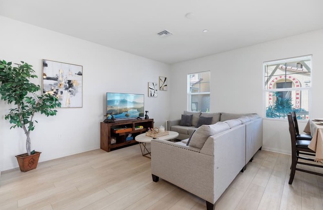 Alamo Bliss/4BR 6Beds/Your Home Away From Home/2 Tvs