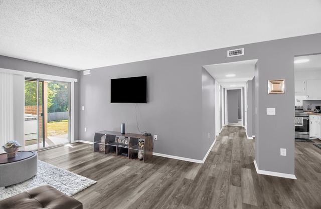 3BR/2 bath Condo Near Downtown High Point and High point University sleeps 6