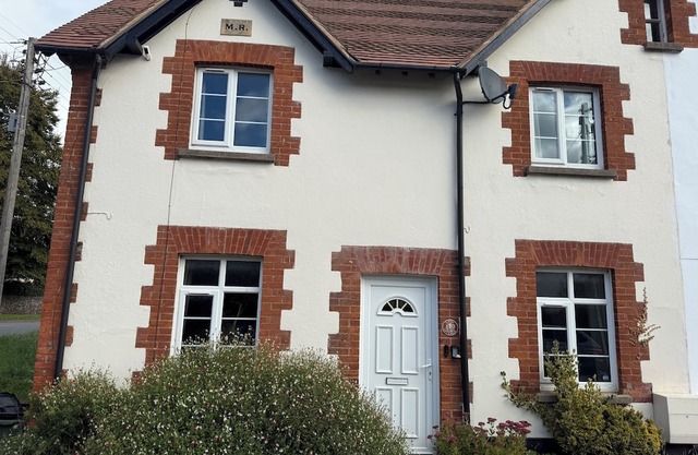 3 Bed 150 yr old Cottage close to Otter Valley Nature reserve 2 miles from Sea