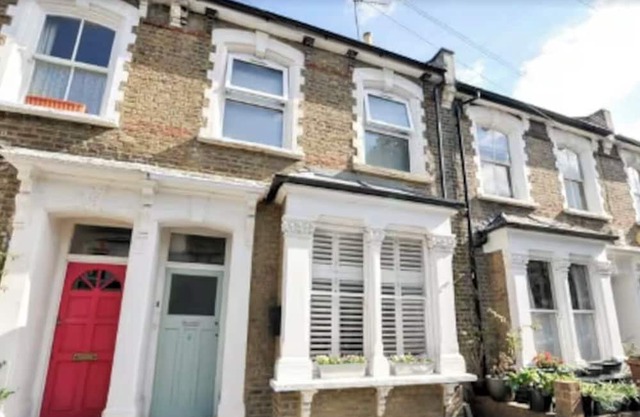 Beautiful Victorian 1-bed flat in charming Stoke Newington