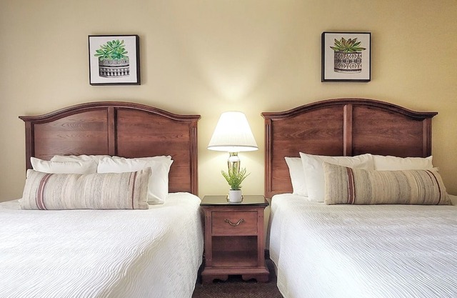 Relaxing Nature Stay! 3 Pet Friendly Suites w/Pool, Spa & Kayak Adventures!